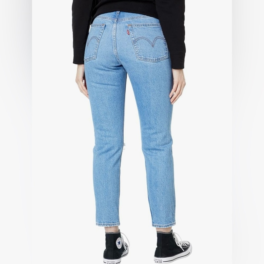Distressed Wedgie Straight Levi’s Jeans - Picture 2 of 6